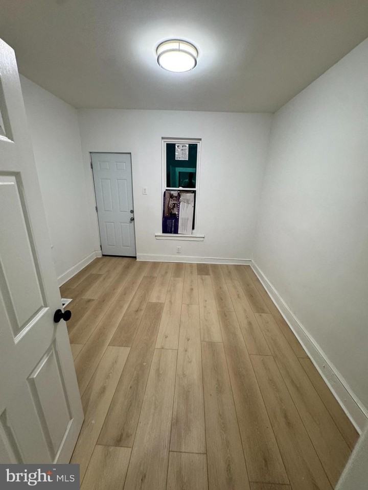 2535 S 8th St - Photo 3 of 5