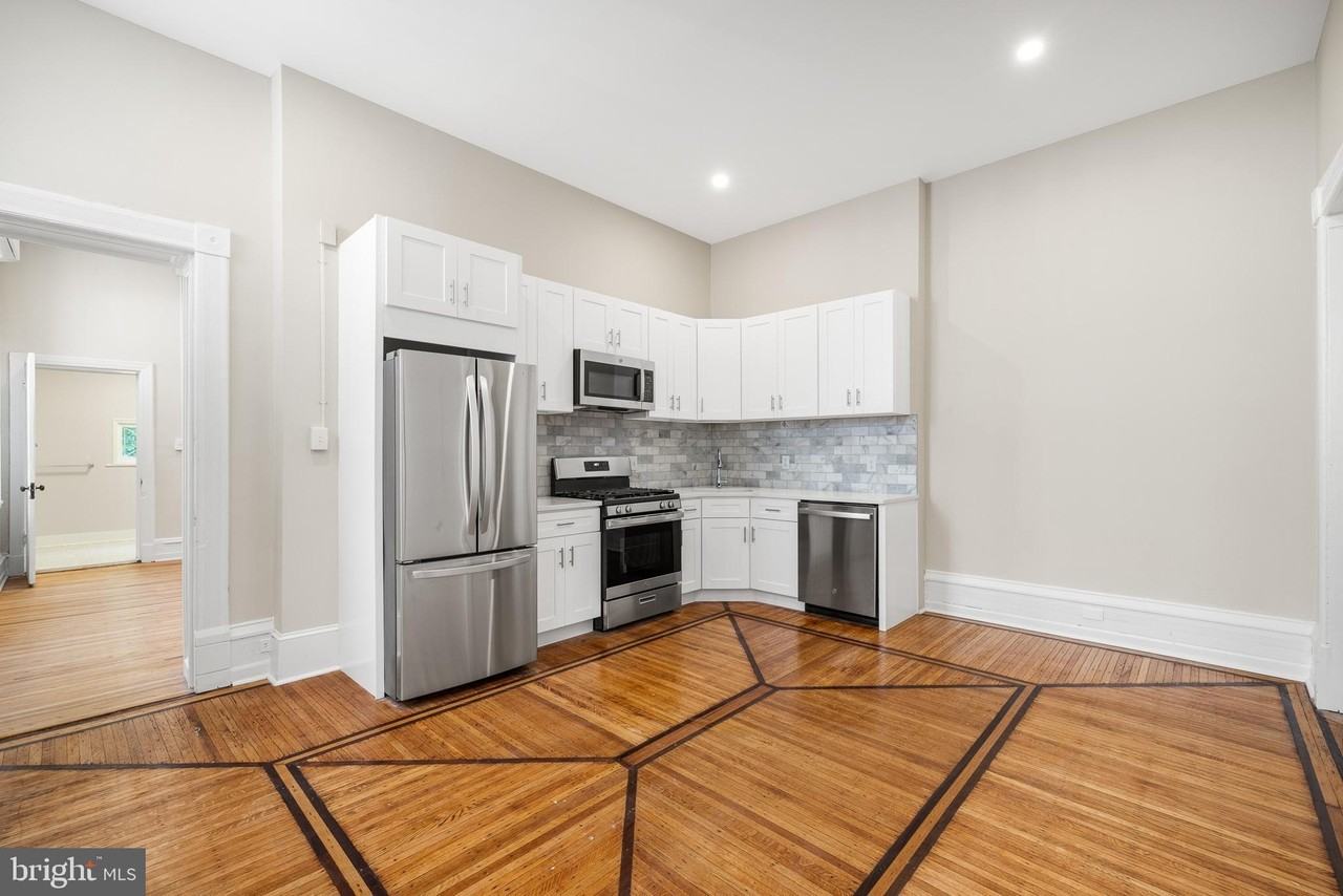 2311 Green St #1R - Photo 2 of 16