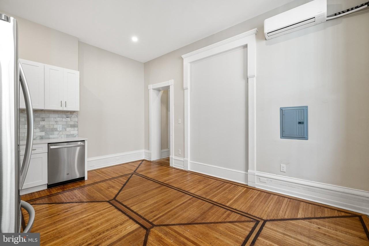 2311 Green St #1R - Photo 4 of 16