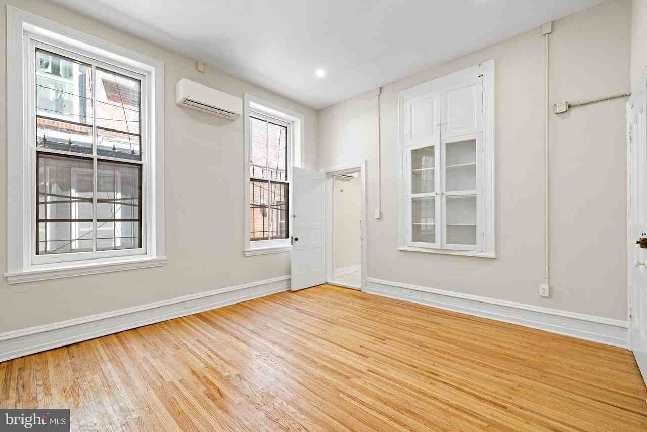 2311 Green St #1R - Photo 5 of 16