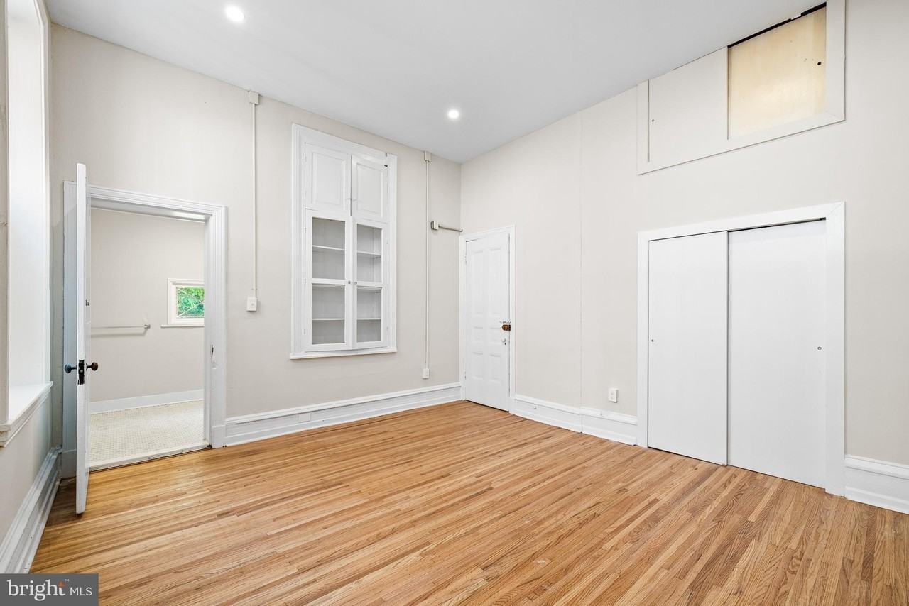 2311 Green St #1R - Photo 6 of 16