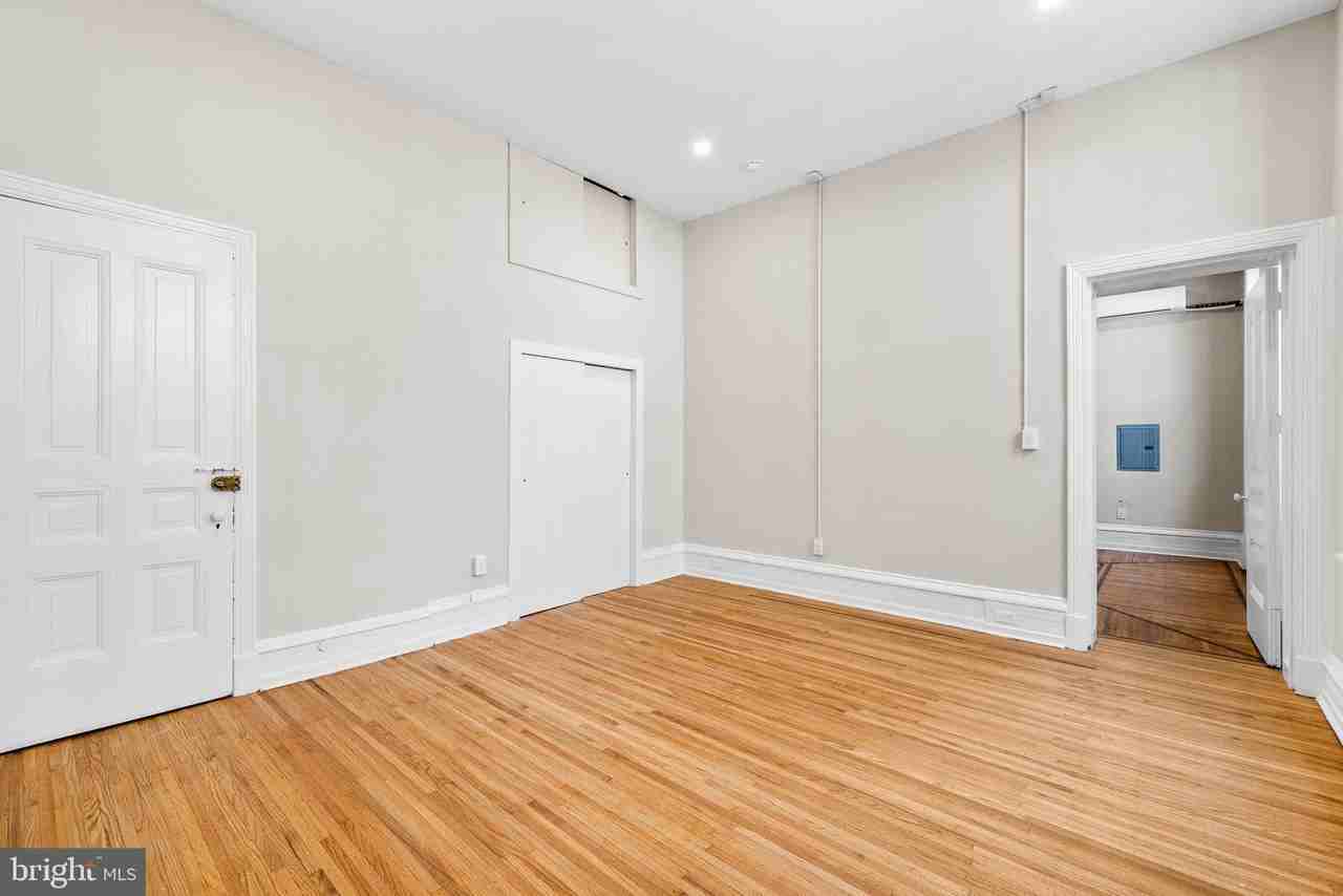 2311 Green St #1R - Photo 7 of 16