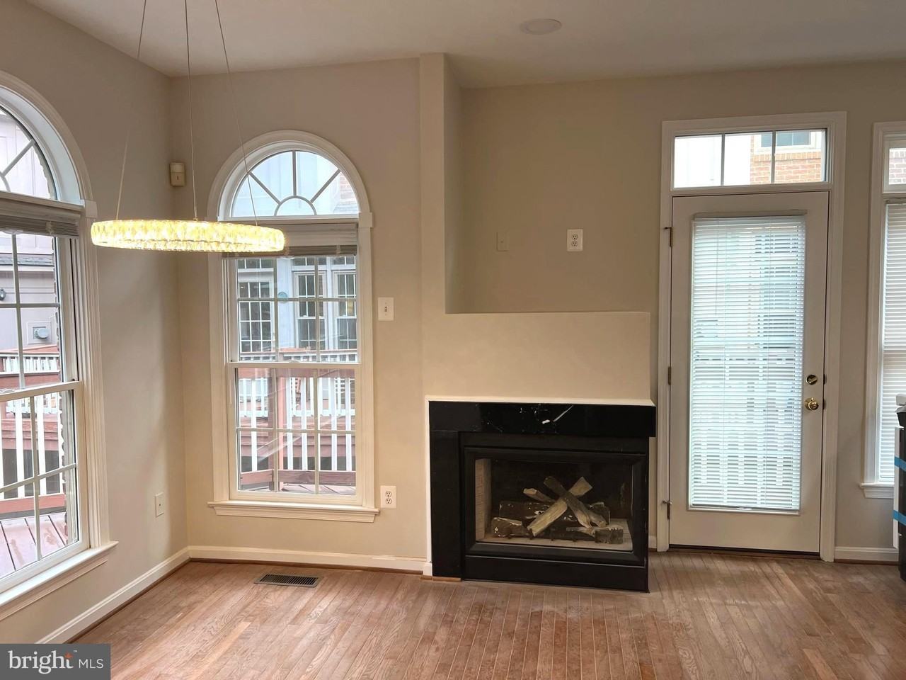 729 N Vermont St - Photo 4 of 36