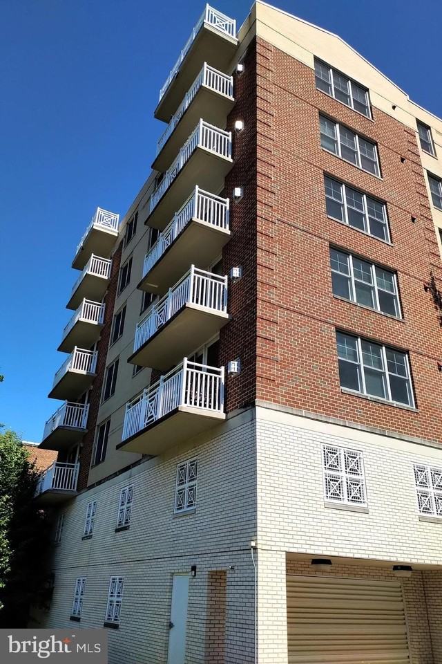 1325 N Pierce St #304