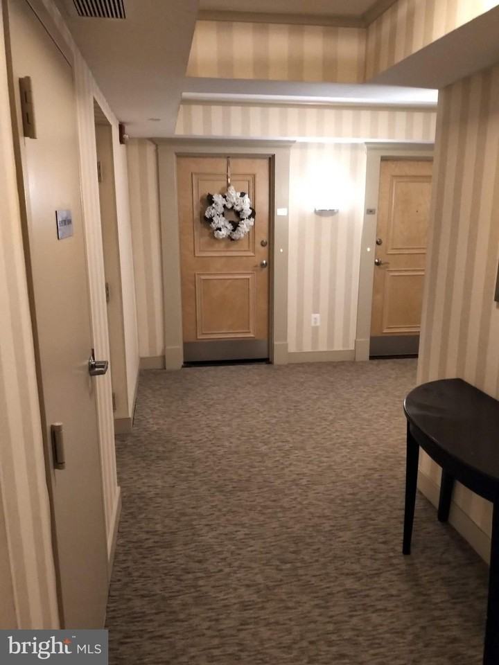 1325 N Pierce St #304 - Photo 3 of 20