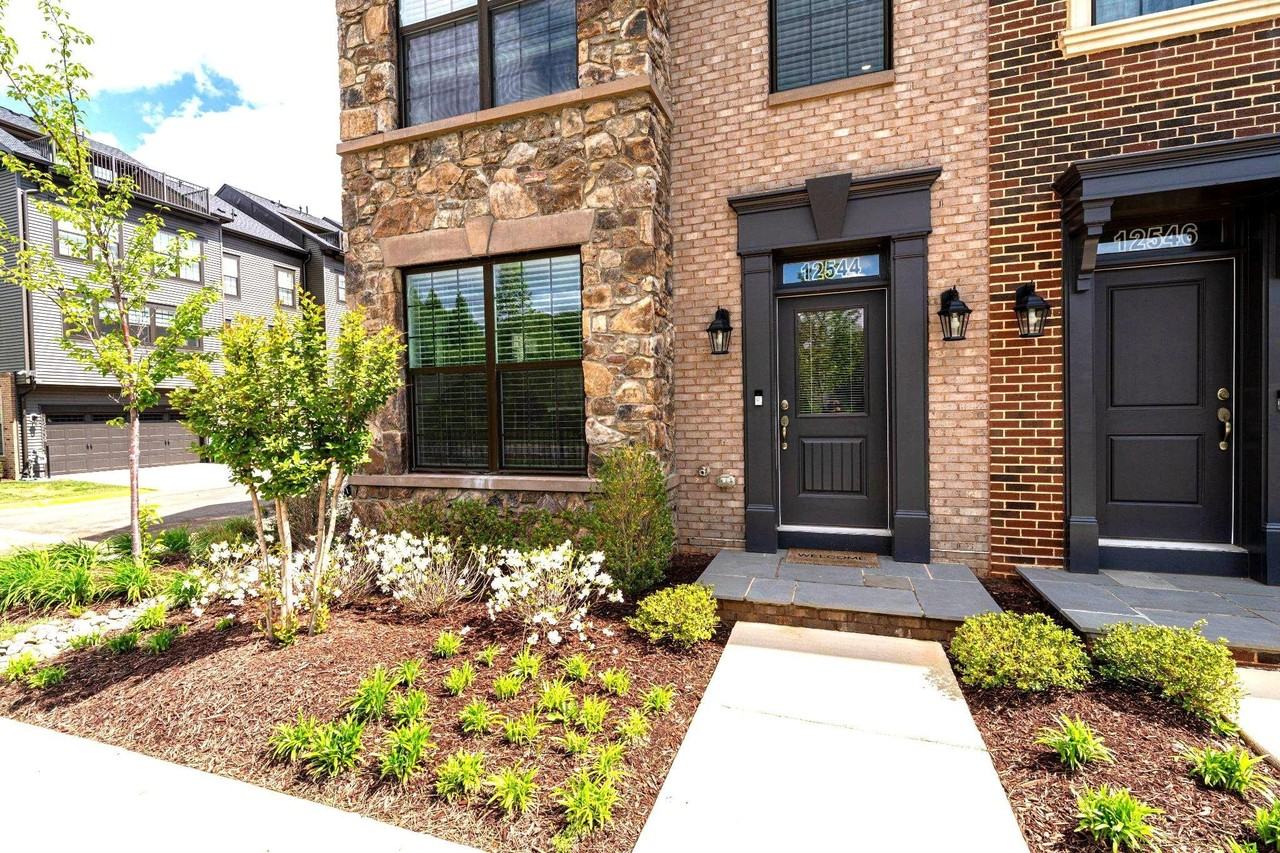 12544 Ovation Dr - Photo 2 of 34