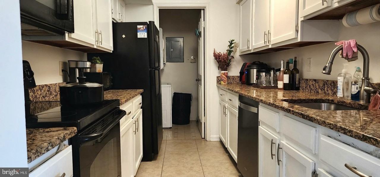 10204-C Ashbrooke Ct #11 - Photo 2 of 8