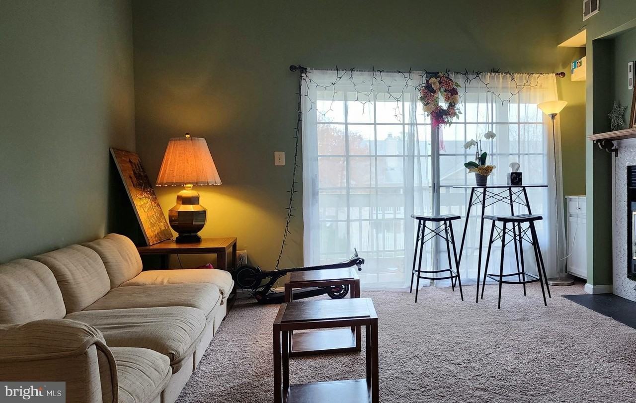 10204-C Ashbrooke Ct #11 - Photo 3 of 8
