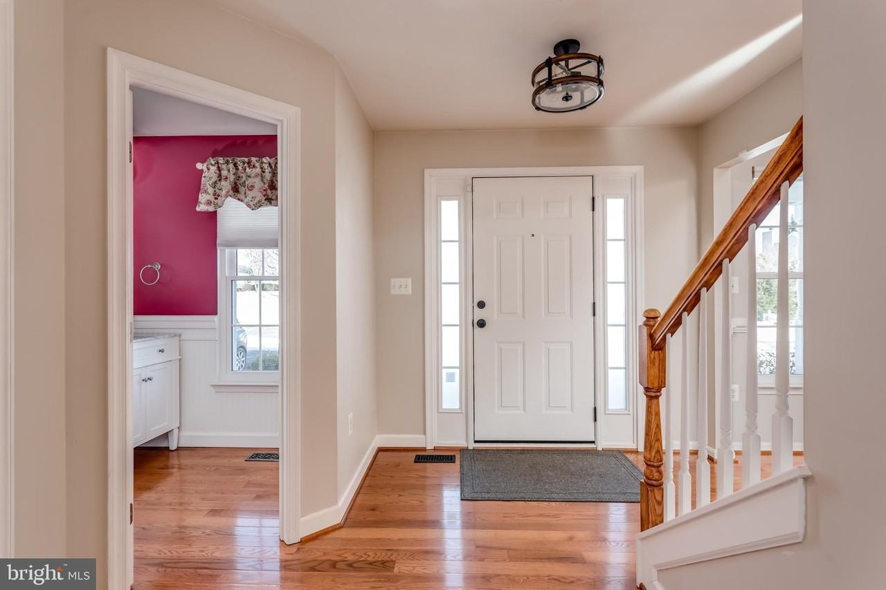 17285 Magic Mountain Dr - Photo 4 of 48