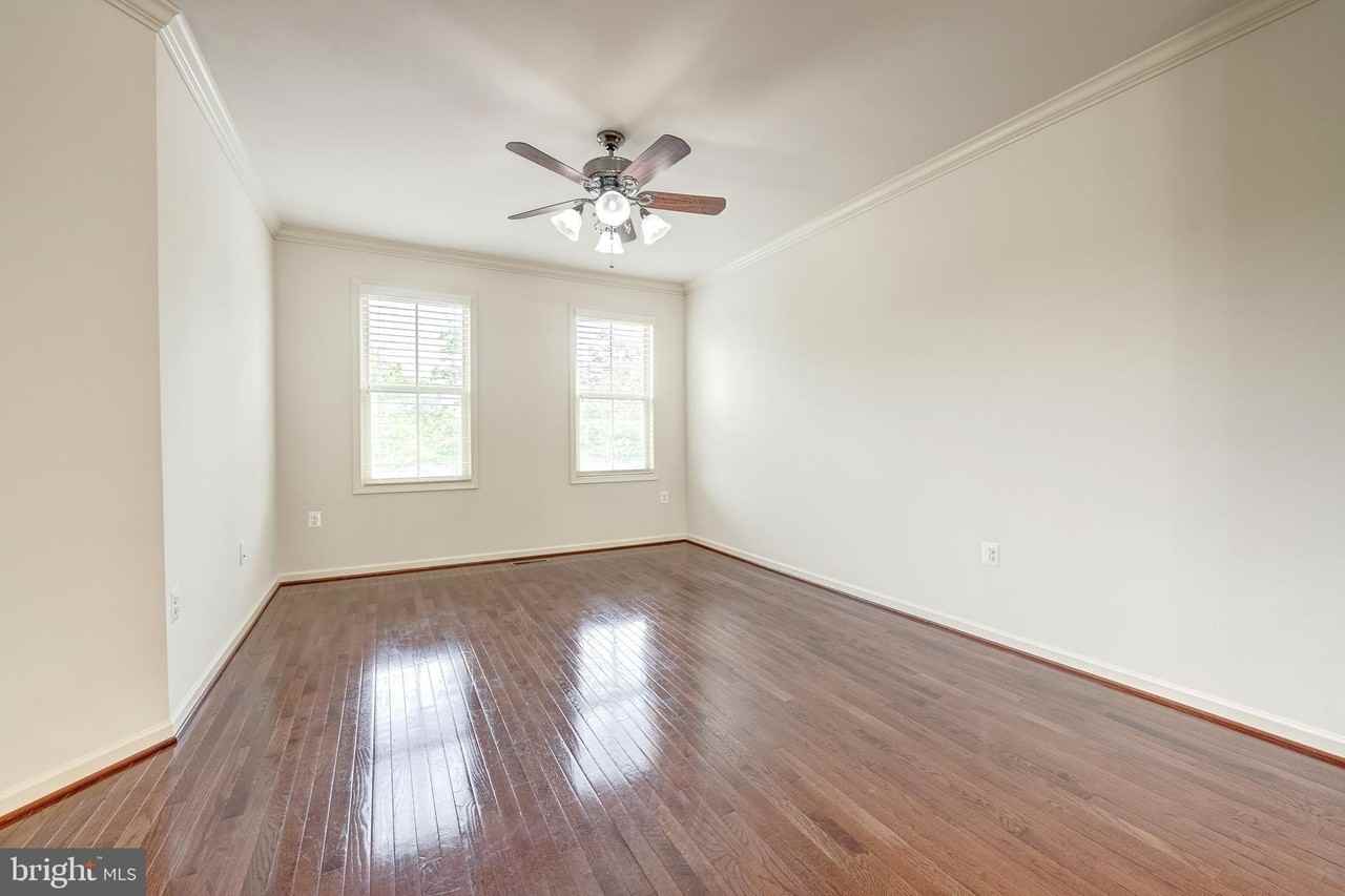 42230 Castle Ridge Sq - Photo 6 of 34