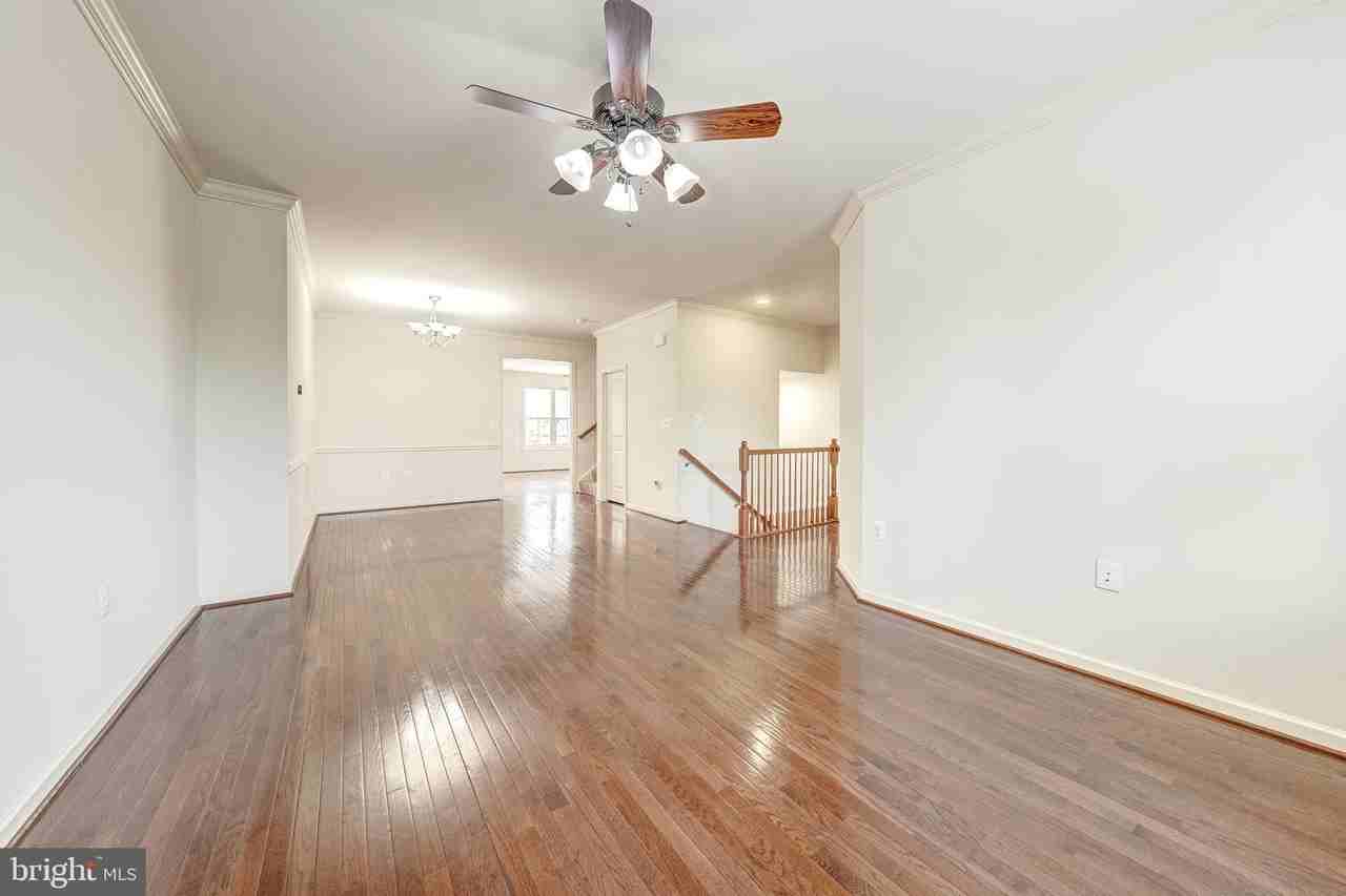 42230 Castle Ridge Sq - Photo 7 of 34