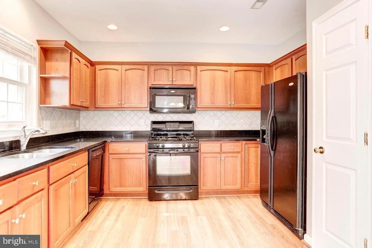 25454 Upper Clubhouse Dr - Photo 4 of 27
