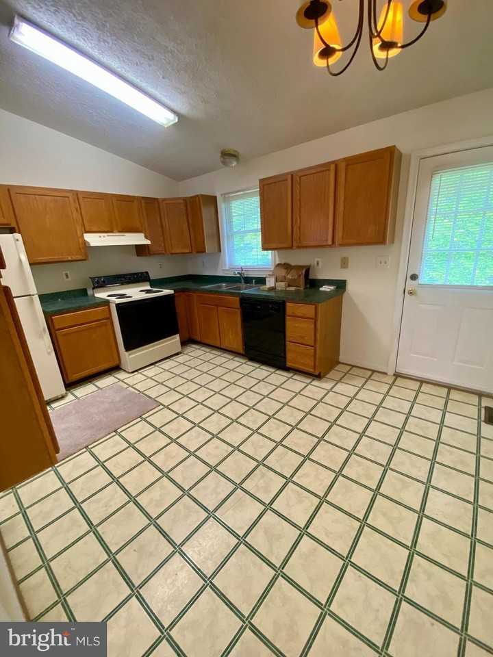7316 Stone Crossing Dr - Photo 4 of 15