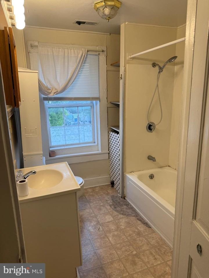 619 S Cameron St #2 - Photo 7 of 7