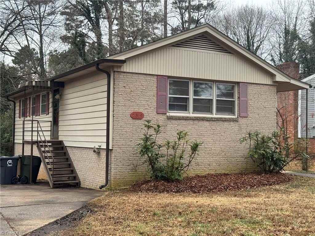 2319 Albright Dr - Photo 3 of 46