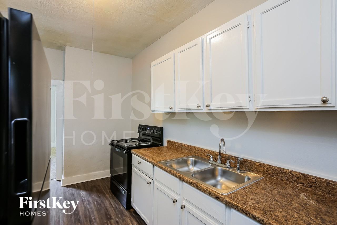 2447 Norton Ave - Photo 6 of 18