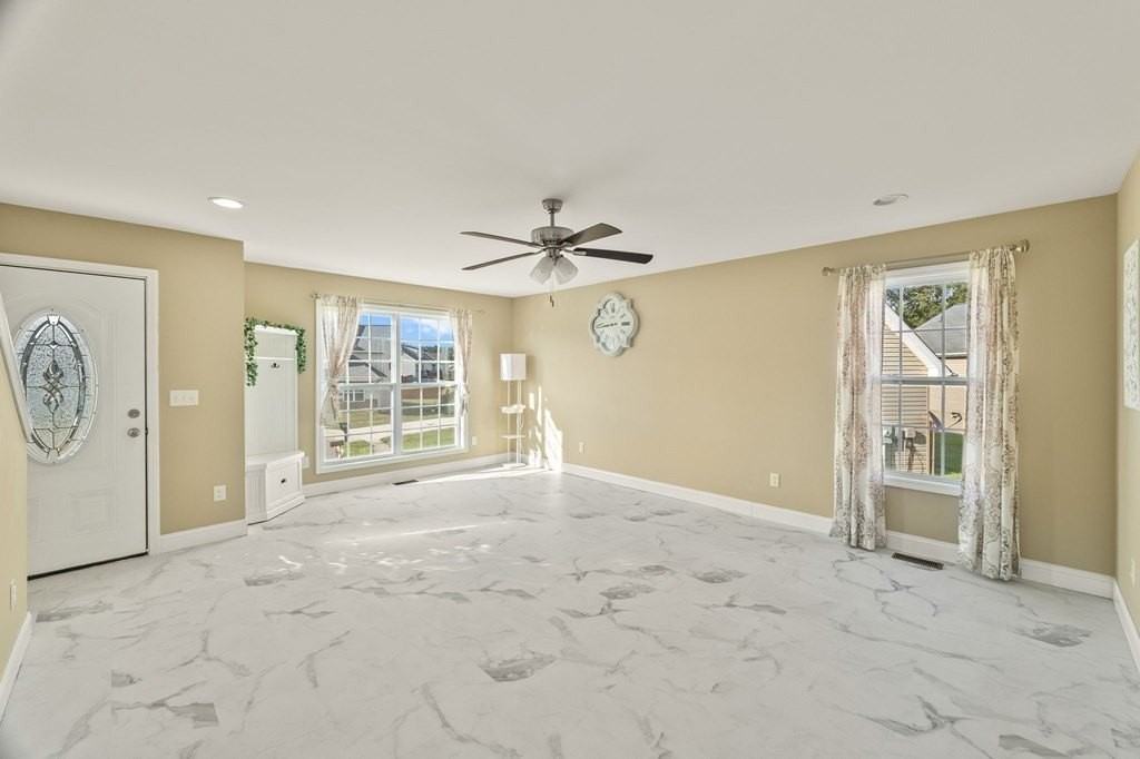 1805 Birdie Ct - Photo 4 of 28