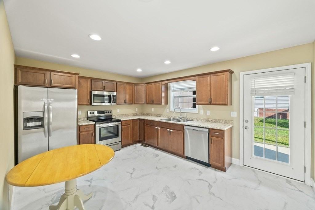 1805 Birdie Ct - Photo 7 of 28