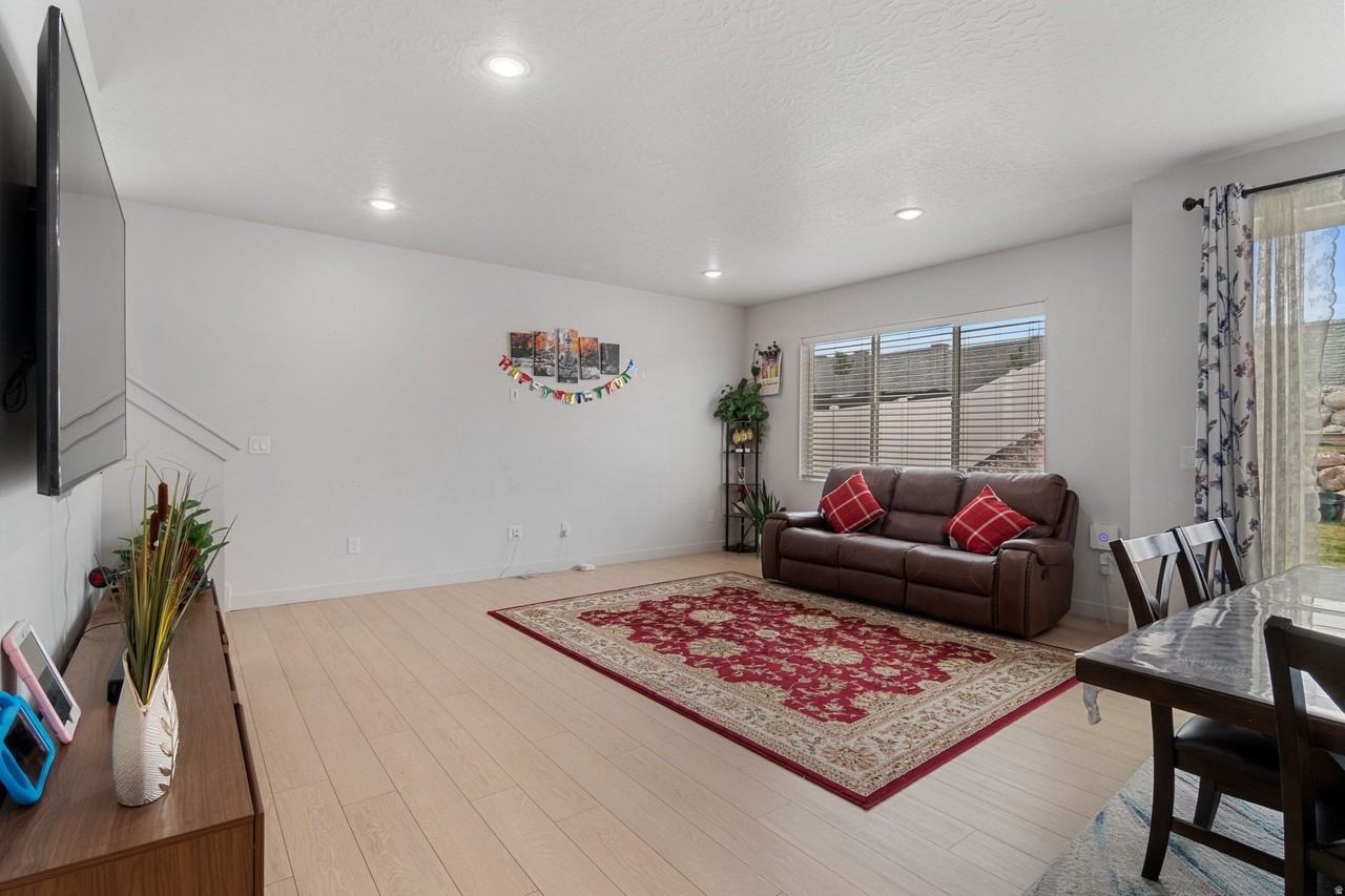 2613 N Snowberry Dr - Photo 2 of 16