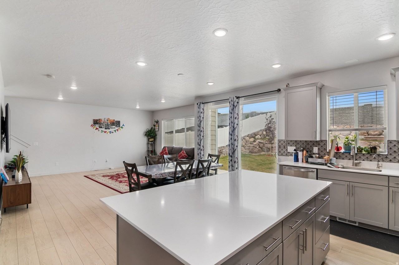 2613 N Snowberry Dr - Photo 5 of 16
