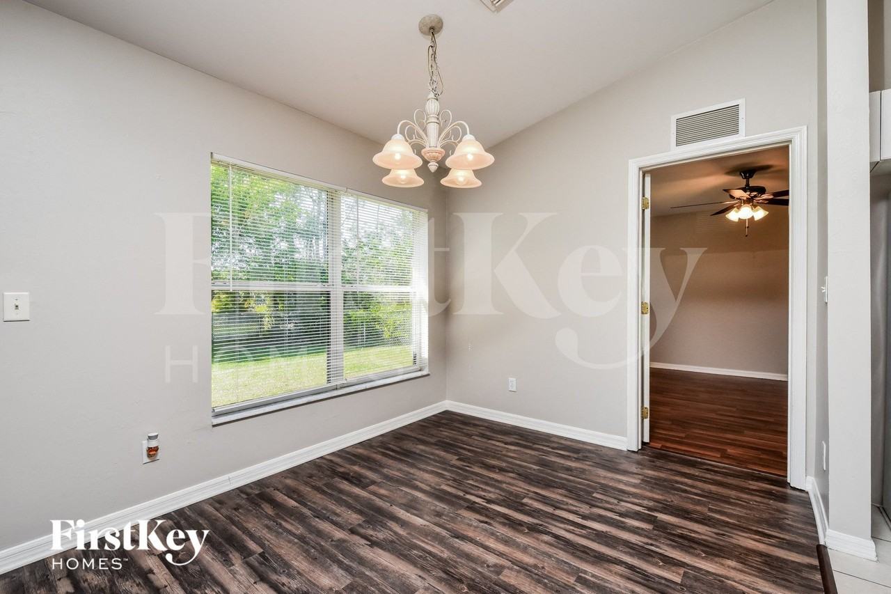 218 Manatee St - Photo 4 of 15