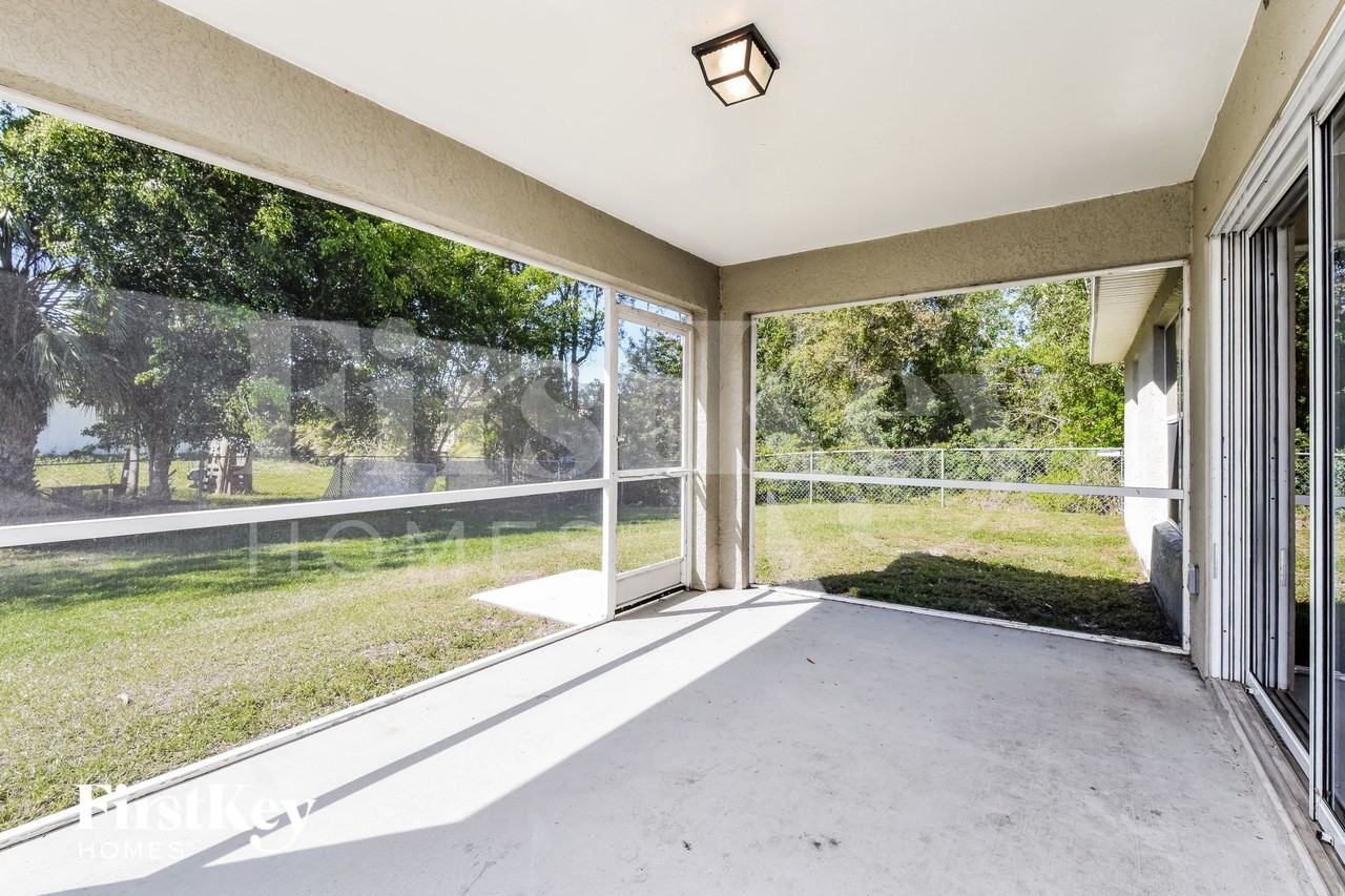 218 Manatee St - Photo 7 of 15