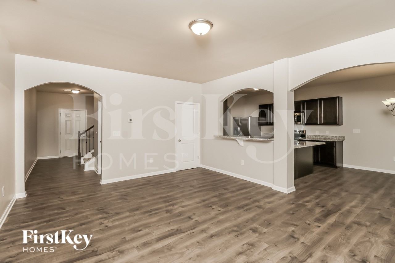 201 Southwind Cir - Photo 2 of 18