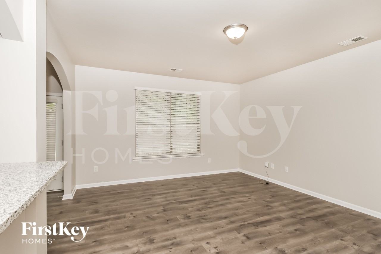 201 Southwind Cir - Photo 5 of 18