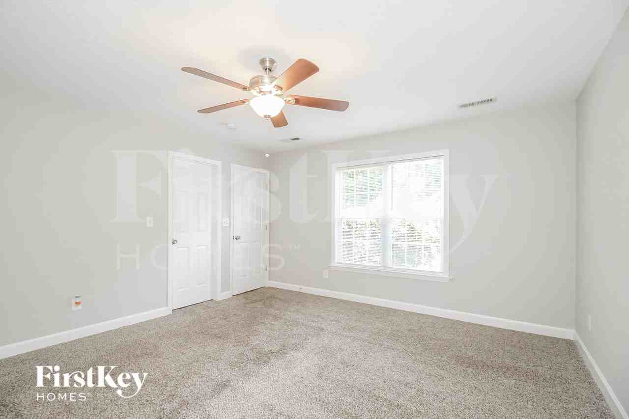 1800 Holly Crescent Ln - Photo 7 of 16