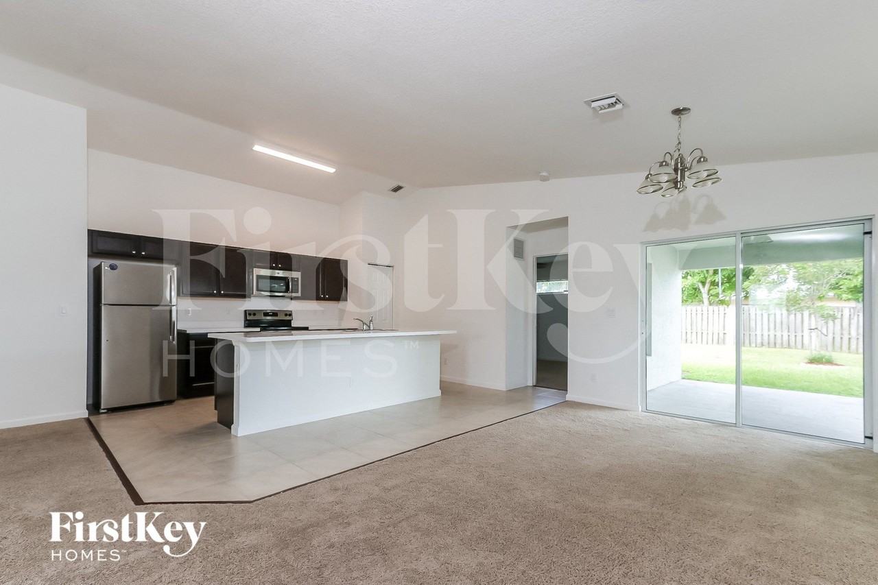 1750 Sw Hampshire Ln - Photo 4 of 15