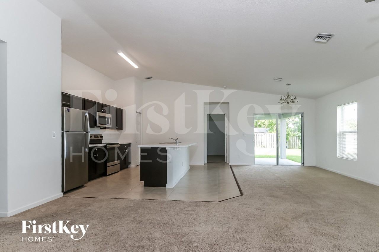 1750 Sw Hampshire Ln - Photo 5 of 15