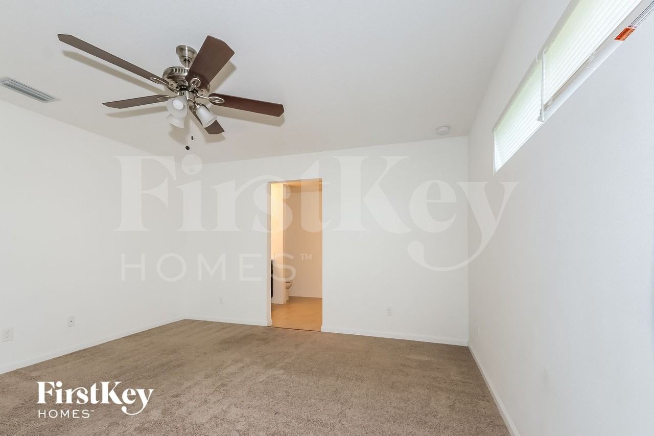 1750 Sw Hampshire Ln - Photo 7 of 15