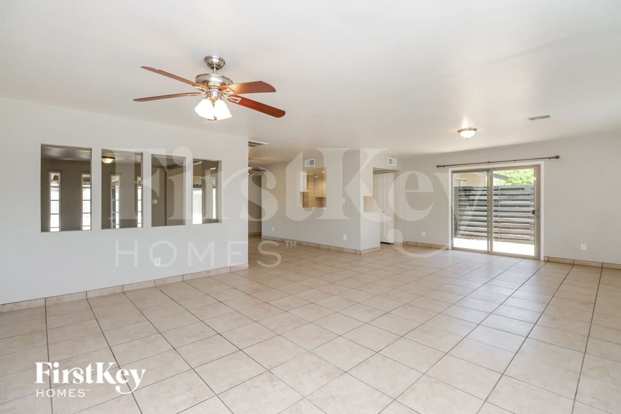 14623 N 32nd Pl - Photo 3 of 19