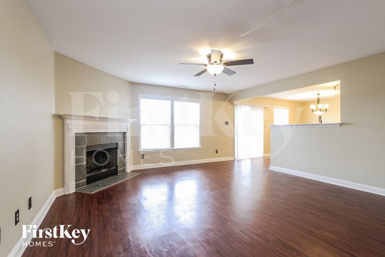 1441 Dowell St - Photo 2 of 15