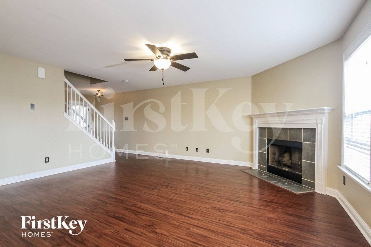 1441 Dowell St - Photo 3 of 15