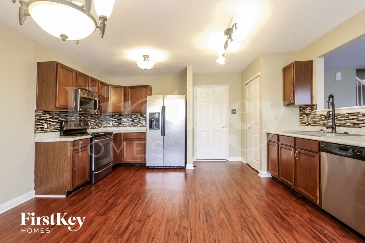 1441 Dowell St - Photo 5 of 15
