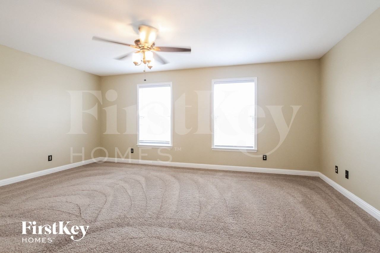 1441 Dowell St - Photo 6 of 15