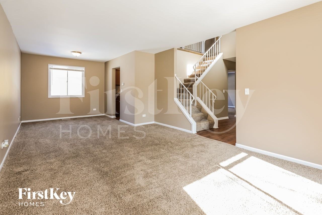1143 Greensfield Dr - Photo 5 of 16