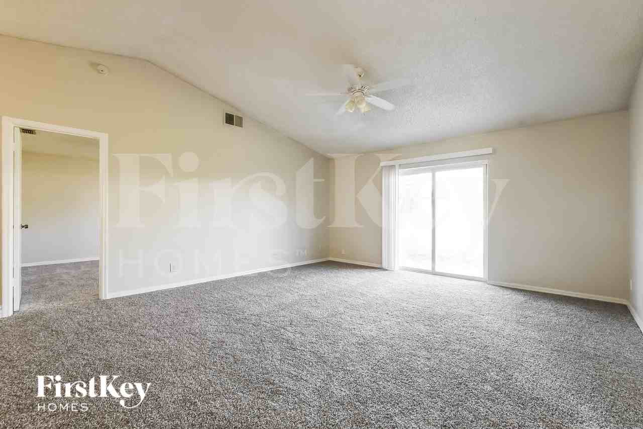 1051 Shepherd Ave - Photo 2 of 20