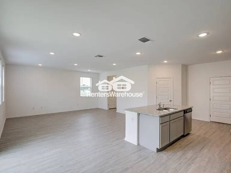 5526 Fossil Way - Photo 3 of 19