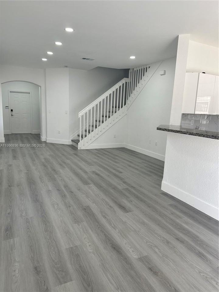 8246 Nw 108th Ave #7-16 - Photo 4 of 8