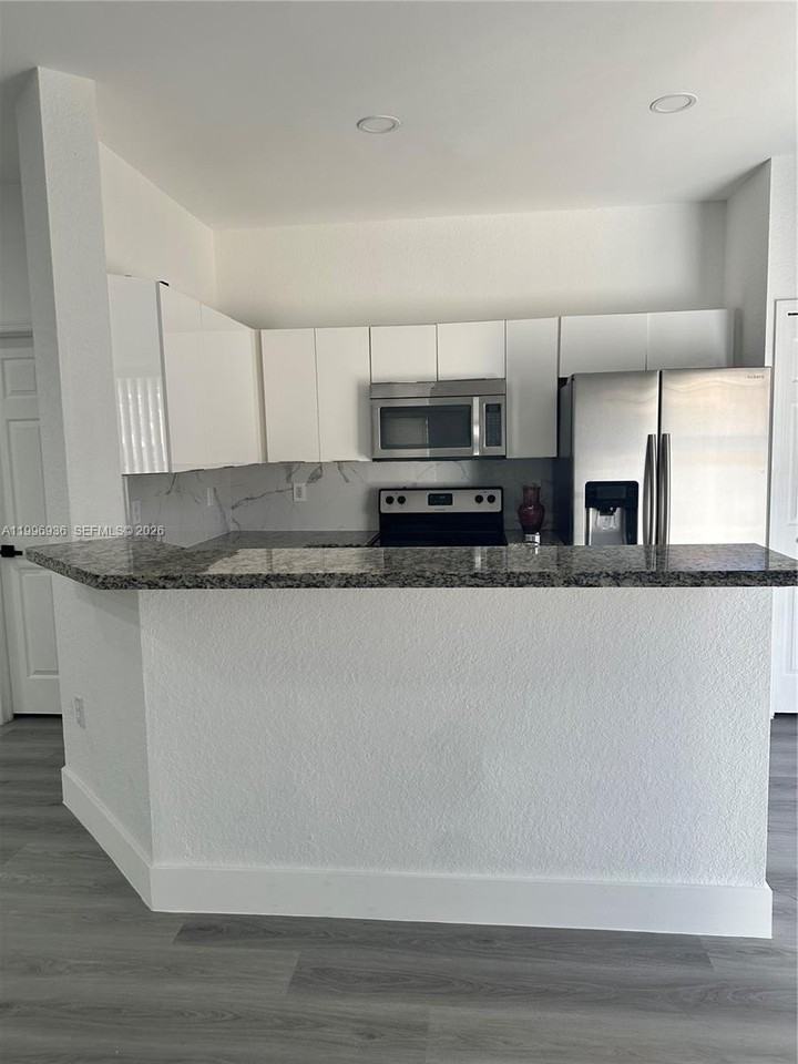 8246 Nw 108th Ave #7-16 - Photo 5 of 8