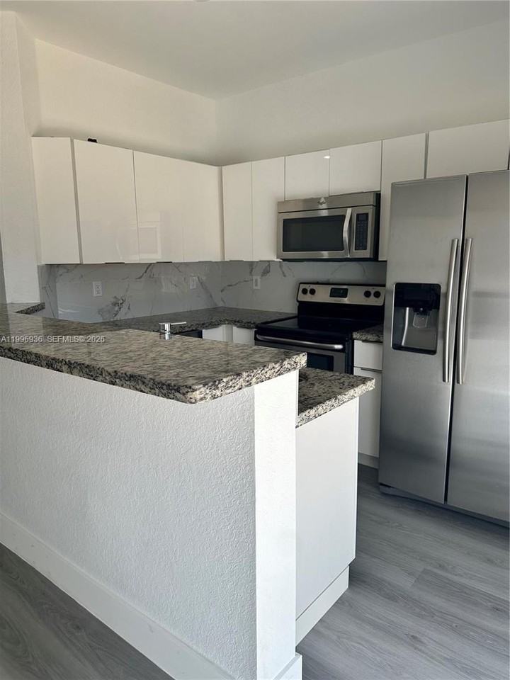 8246 Nw 108th Ave #7-16 - Photo 6 of 8