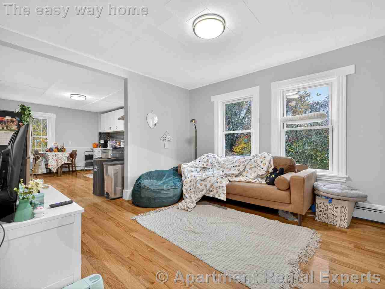 114 Woodstock St #2 - Photo 4 of 11