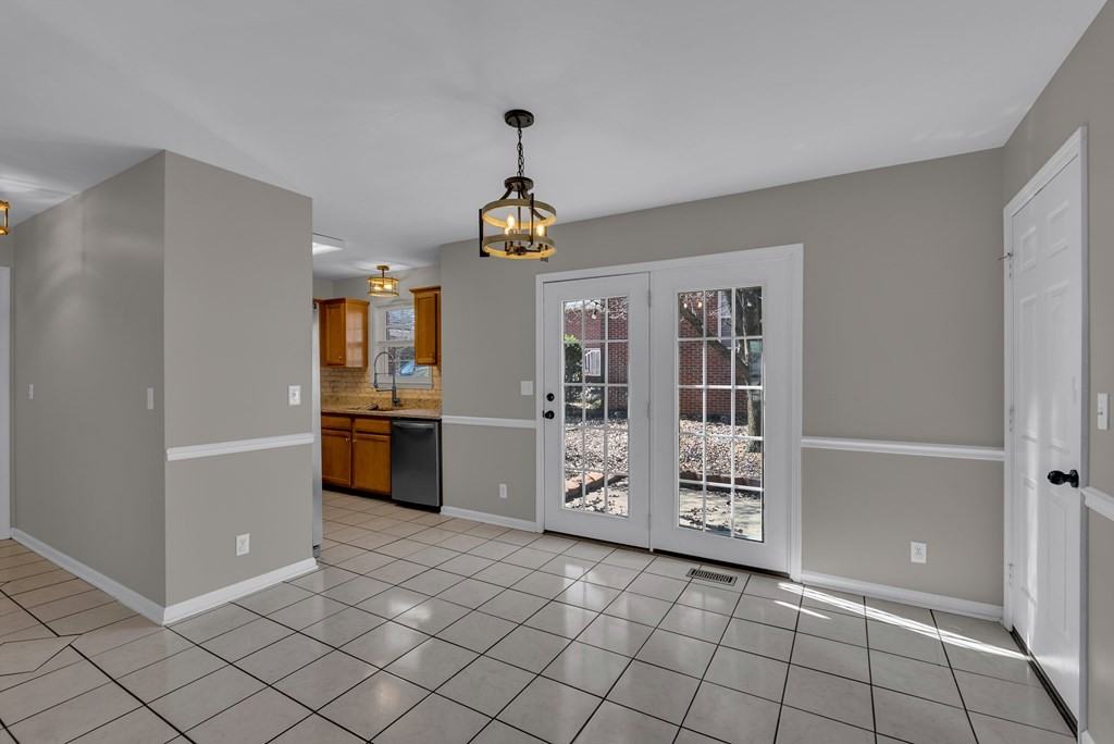 62 Eastgate Cir #B - Photo 4 of 17