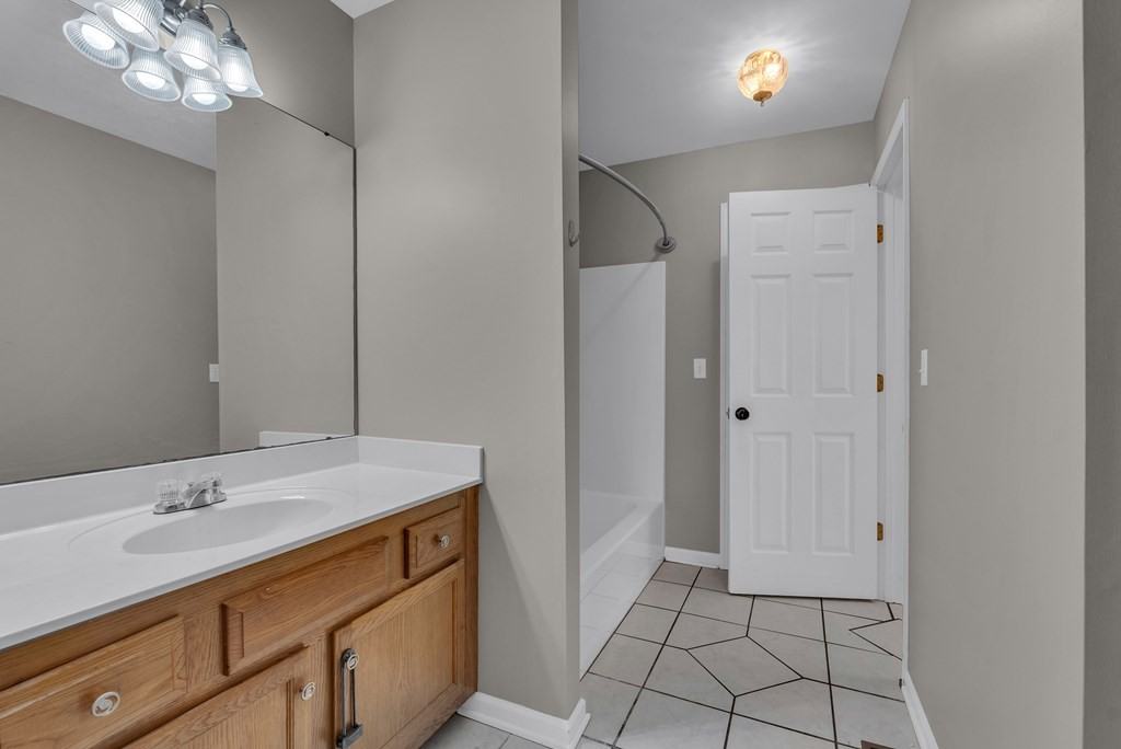 62 Eastgate Cir #B - Photo 5 of 17