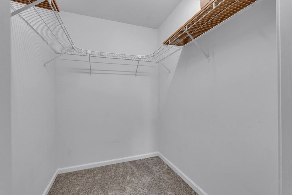 62 Eastgate Cir #B - Photo 6 of 17
