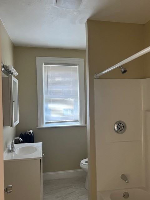 415 Blackstone St - Photo 3 of 11