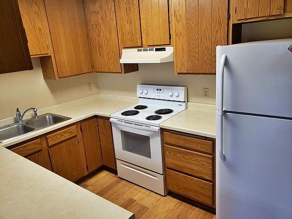 820 Cj Moe Blvd #1 - Photo 3 of 6