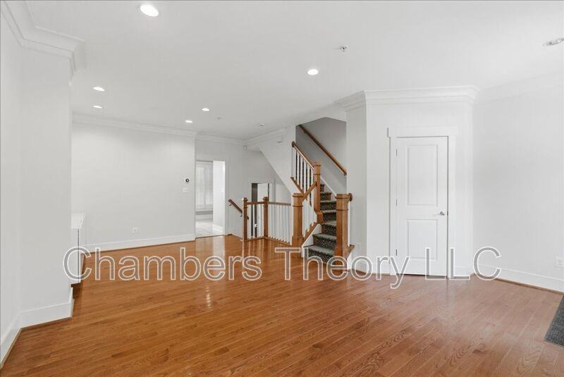 2735 Linden Ln - Photo 3 of 45
